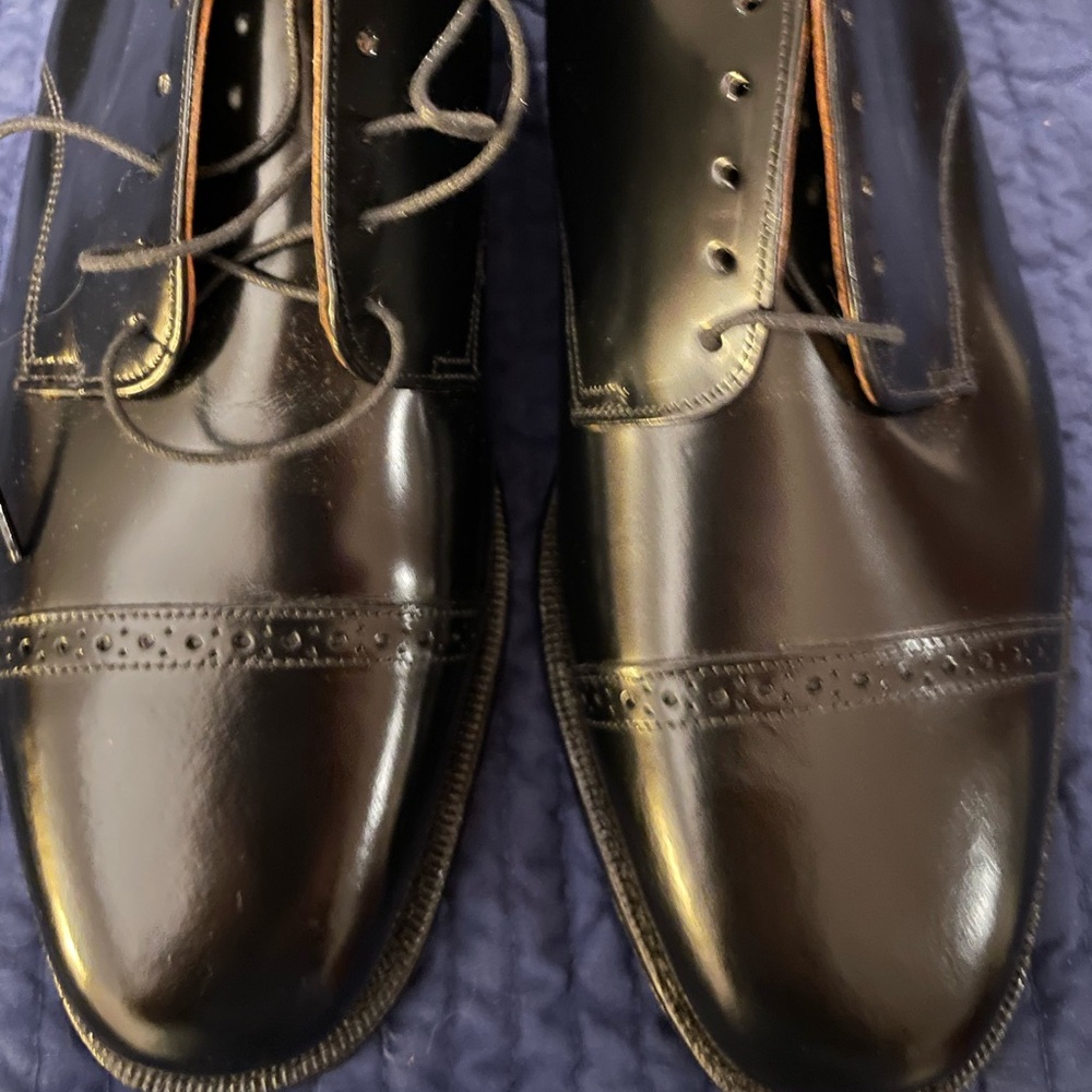 Johnston & Murphy Black men’s size 10D